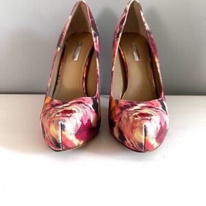 BCBG GENERATION FLORAL HEELS SIZE 8 EUC ♥️